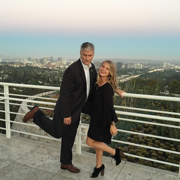 Meet your Posher, Hillary - Picture 3 of 3